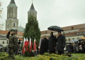 Mieczysław Golba z pracownikami biura poselskiego.