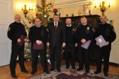 od lewej: mł. insp. Jerzy Mazur, insp. Jan Jenczalik, burmistrz Andrzej Wyczawski, komendant Andrzej Jędrejko, insp. Paweł Sęk, insp. Aleksander Mnich.