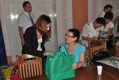 Upominki wręczyła Małgorzata Górska - prezes Apteki „Vademecum”...