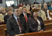 Pieśni patriotycznych wysłuchali m.in. burmistrz Andrzej Wyczawski z małżonką.
