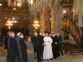 Po bazylice MBB oprowadzał gości przeor o. Jakub Kruczek OP oraz historyk Krystyna Kieferling. Fot. Iwona Międlar