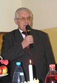 Zastępca Burmistrza Miasta Jarosławia Tadeusz Pijanowski składa życzenia pensjonariuszkom schroniska oraz zapewnia o dalszej współpracy z Zarządem.