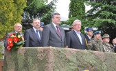 W uroczystości uczestniczyli między innymi burmistrz Andrzej Wyczawski, zastępca burmistrza Stanisław Misiąg oraz sekretarz Jan Biłas.