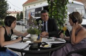 Burmistrz Andrzej Wyczawski na antenie "Radia Biwak" w rozmowie z Bernadetą Szczyptą i Marzeną Mikosz.