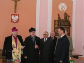 Ks. bp Adam Szal oraz Archiprezbiter Jarosławski ks. Andrzej Surowiec i Dziekan ks. Jan Jagustyn zwiedzili salę narad, w której widnieją już dwie inne tablice: jedna z okazji obrania bł. O. Michała Czartoryskiegio Patronem Miasta i druga w piątą rocznicę 