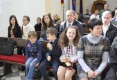 Wiceburmistrz Bogdan Wołoszyn i naczelnik wydziału edukacji i kultury fizycznej Magdalena Lehnar podczas Mszy św. inaugurujacej nowy rok szkolny polskiej szkoły w Jaworowie.