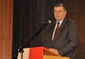 Burmistrz Andrzej Wyczawski życzył członkom Akademii Trzeciego Wieku wszelkiej pomyślności, niegasnącego entuzjazmu i wytrwałości, wzajemnej życzliwości oraz szczerej radości, czerpanej ze wspólnego bycia razem.