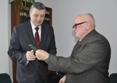 Burmistrzowi gratulował i dziękował za okazaną pomoc Henryk Kardaszewski, Przewodniczący Rady GS "Sch".