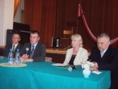 Autorzy książki i gospodarze spotkania: Teresa Łobacz - kier. biblioteki w Klubie Garnizonowym oraz kier. Klubu Garnizonowego Zygmunt Mahunik.