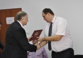 Sekretarz miasta Jan Biłas wręczył w imieniu burmistrza Andrzeja Wyczawskiego list gratulacyjny.