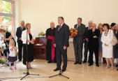 Wyrazy wdzięczności burmistrz przekazał m.in. dyrektor Przedszkola nr 10, Krystynie Michalik.