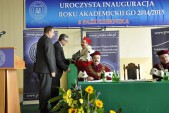 Również rektor otrzymał statuetkę za współprace z samorządem miejskim | Fot.  Konrad Sawiński