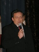 Zastępca burmistrza Bogdan Wołoszyn składa życzenia Dyrekcji Szkoły Podstawowej Nr 11.