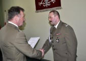 Nowemu komendantowi WKU akt mianowania na wyższy stopień wojskowy wręczył płk. dypl. Zbigniew Winiarski - szef WSzW w Rzeszowie.
