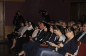 Publiczność w sali widowiskowej MOK: wśród zaproszonych gości m.in. zastępca burmistrza Marcin Zaborniak z małżonką.