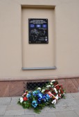 Ratusz - tablica upamiętniająca udział żołnierzy Garnizonu Jarosław w misjach i operacjach międzynarodowych