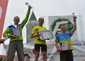 Najlepsi maratończycy na podium  - Grzegorz Czyż, Robert Preisner i Mieczysław Jałocha | Fot.  Iga Kmiecik