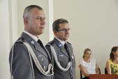 Na pierwszym planie - mł. inspektor Ryszard Kornaga, Komendant Powiatowy Policji; za nim - insp. Andrzej Sabik, zastępca Podkarpackiego Komendanta Wojewódzkiego Policji.