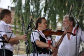 Na jarmarku przygrywały zespoły: Pawłosiowianie, „Wietlinianie”, a także Kapela Sołtysowa z Szówska.