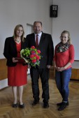 Teresa Piątek - odchodząca na emeryturę dyrektor MOK, burmistrz Waldemar Paluch oraz Greta Kłak pełniąca obowiązki dyrektora MOK
