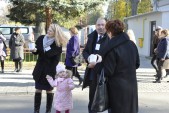 Burmistrzowi Waldemarowi Paluchowi podczas kwesty towarzyszyła małżonka oraz córka.