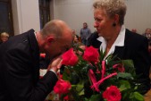 Podziękowania i kwiaty Jadwidze Spiradek wręczył Wiesław Kiełbowicz.