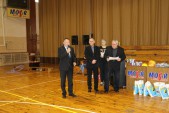 Zastępca burmistrza Wiesław Pirożek gratulował młodym zawodnikom udanego startu w zawodach