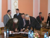 Podpisywanie dokumentów i deklaracji członkowskich...