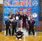 Na podium od lewej: Dominik Ogryzek, Paweł Mielnicki, Katarzyna Świzdor, Michał Wojciechowski, Michał Dorota. Poniżej od lewej: Jakub Konieczny, Jacek Bronowski, Sebastian Telega, Patryk Bułatowicz.