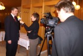 Wywiad dla lokalnej telewizji. | Fot.  Zofia Krzanowska