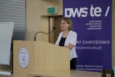 W tematykę rozwoju społeczeństwa informacyjnego wprowadziła słuchaczy doc. dr Justyna Stasieńko  - dyrektor Instytutu Inżynierii Technicznej