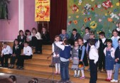 Program artystyczny do tekstów autora przygotowały dzieci z zespołu teatralnego „Wiercipiętki” przy S.P. nr 6 pod kierunkiem Danuty Młynarskiej – Kroczek.