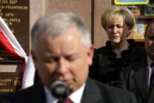 Prezes PiS Jarosław Kaczyński i żona śp. senatora Joanna Mazurkiewicz
