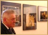 W "Małej Galerii" Miejskiego Ośrodka Kultury w Jarosławiu 8 lipca 2005 r. otwarto wystawę fotograficzną Czesława Dziadusia "Jarosław dniem i nocą". | Fot. Iwona Międlar