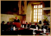 Zastępca Dyrektora Resbudu S.A. Zbigniew Serwański podczas sesji Rady Miasta 27.10.2003 r. | Fot. Z.K.