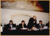 Radni: Andrzej Nowowiejski, Alicja Jużyniec, Stanisław Misiąg, Jacek Stańda i Andrzej Lichończak podczas sesji 1 grudnia 2003 r. | Fot. Z.K.
