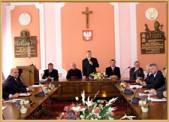 II Sesja Rady Miasta Jarosławia V kadencji w dniu 4 grudnia 2006 r. Przewodniczący Rady Miasta Janusz Szkodny prowadził obrady.