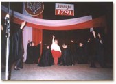 Odrodzona Polska w spektaklu przygotowanym przez uczniów Gimnazjum im. M. Darowskiej, program dla uczczenia rocznicy Konstytucji 3 Maja wykonały także zespoły z Państwowego Ogniska Baletowego,