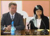 12 czerwca 2006 r. w Jarosławiu gościła Chihiro Ishida, japońska polonistka i dziennikarka, absolwentka Tokijskiego Uniwersytetu Języków Obcych i Columbia University w Nowym Jorku. W Sali Narad UM odbyła się promocja książki pt. "Spotkanie z Polską" wydanej przez Wydawnictwo TRIO w Warszawie. W książce znajdują się wywiady z K. Zanussim, K. Jandą, A. Michnikiem i A. Małyszem. Doskonale posługuje się językiem polskim, którego uczyła się w Stanach Zjednoczonych i w Polsce. Na co dzień zajmuje się modą. W Jarosławiu zwiedziła zabytkowe obiekty i Stary Cmentarz. | Fot. Zofia Krzanowska