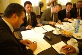 Podpisanie porozumienia w sprawie budowy łącznika obwodowej z krajową droga nr 4 w dniu 15 lipca br. | Fot. Iwona Międlar