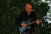 Marek Napiórkowski dał koncert w ogrodzie dawnego opactwa ss. benedyktynek | Fot. Paweł Wolontkowski