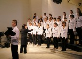 Występ chóru jarosławskiej Państwowej Szkoły Muzycznej I st. pod kier. Jadwigi Nowosiad cieszył się sporym zainteresowaniem