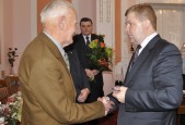 Przewodniczący Rady Miasta Janusz Szkodny wręczał Złote Odznaki Za Zasługi dla Miasta Jarosławia.