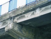 Zacieki na starym wiadukcie - kwiecień 2009 r. | Fot.  Iwona Międlar