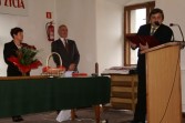 Józef Marmurowicz Prezes Zarządu Rejonowego PCK w Jarosławiu przyjmuje podziękowania od Dyrektora Regionalnego Centrum Krwiodawstwa i Krwiolecznictwa w Rzeszowie Tadeusza Krzoska oraz od kierownika Zenobii Lewanowicz z Regionalnego Centrum Krwiodawstwa i Krwiolecznictwa w Rzeszowie