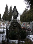 Pomnik nagrobny na terenie Nowego Cmentarza.